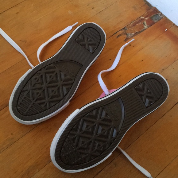 Girls’ Converse Chuck Taylor All-Stars - new - 11 - Picture 4 of 5